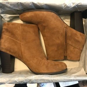 Cole Haan Davenport Booties (70mm) in Olive Suede